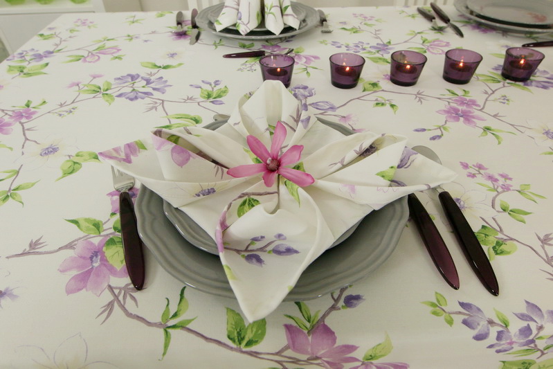 Tischdecke Floral mit Lavendel Blumen Breite 110 cm