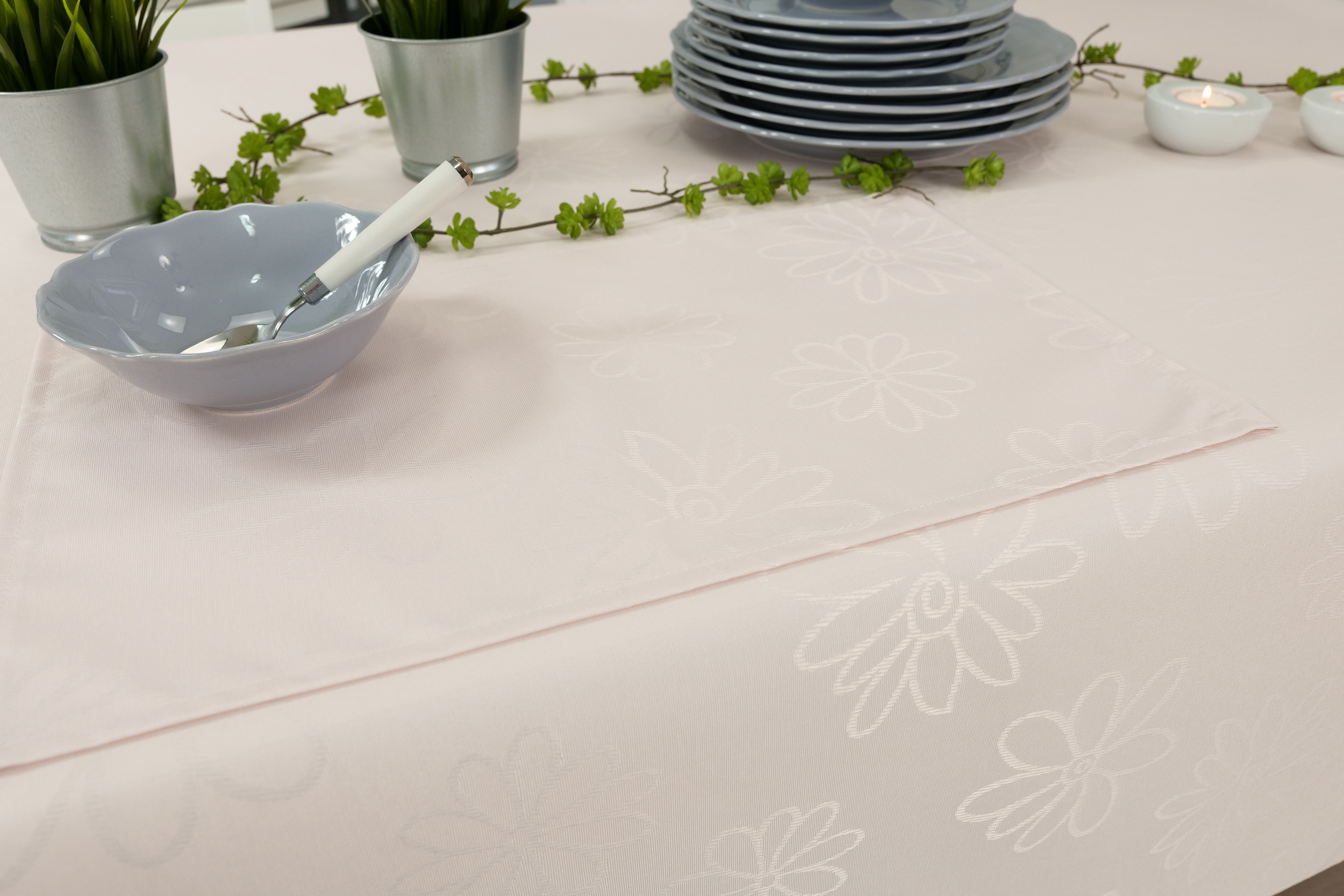 Tischdecke abwaschbar Zartrosa Blumenmuster Mari Breite 138 cm