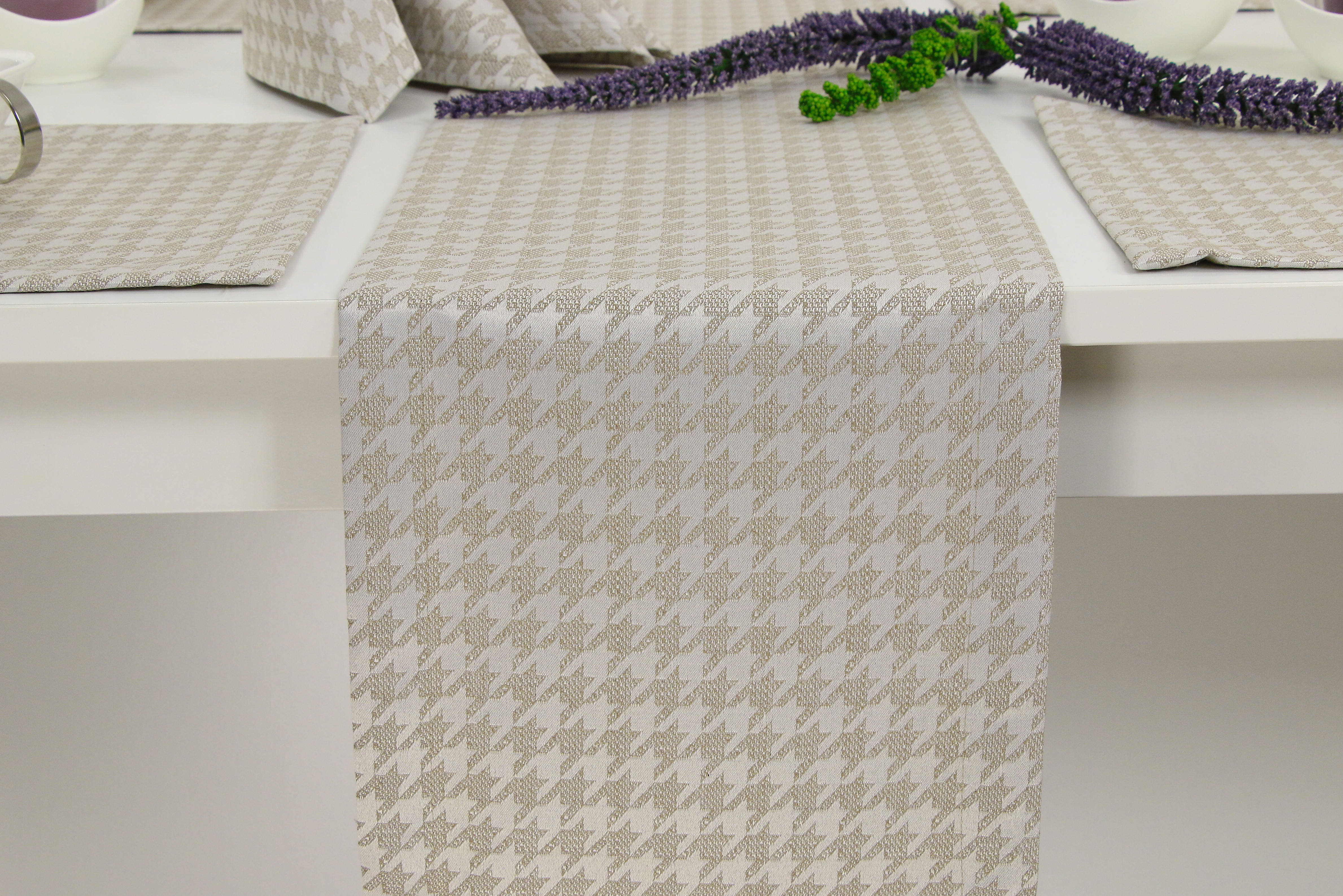Tischläufer mit Fleckschutz Evita Perlsand Muster Breite 30 cm