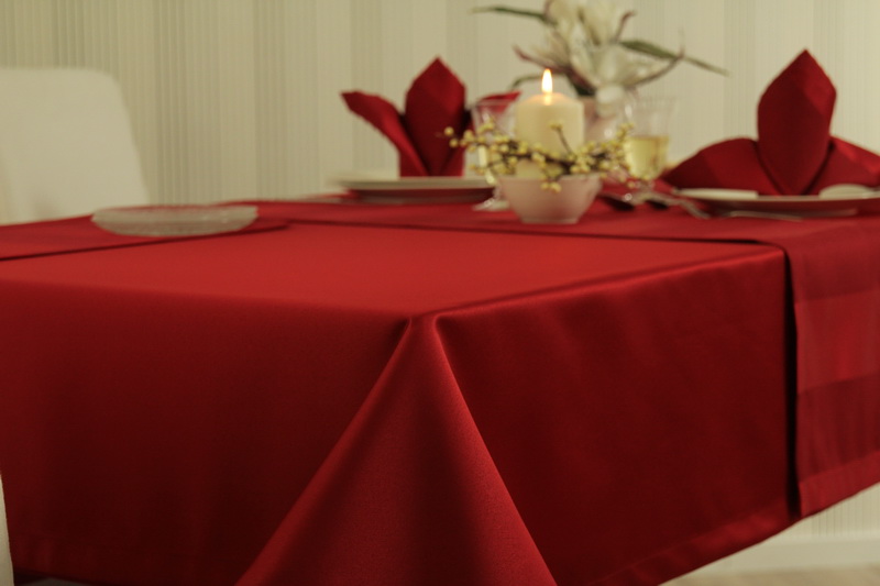 Tischdecke Rubinrot seidig glänzend Breite 110 cm