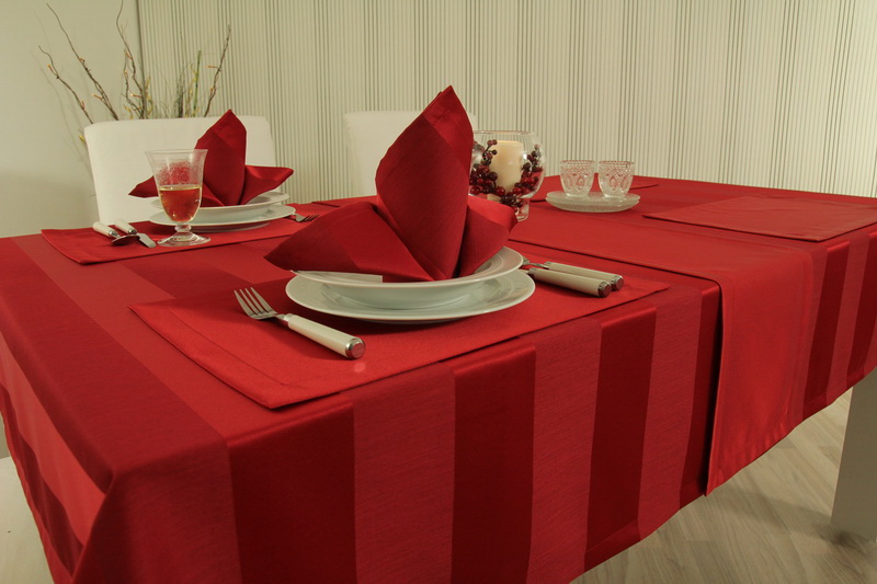 Tischdecke Rubinrot seidig glänzend Streifen Breite 110 cm