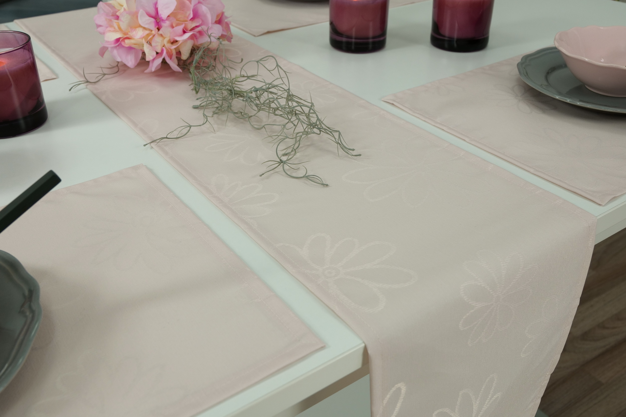 Tischläufer abwaschbar Zartrosa Blumenmuster Mari Breite 40 cm