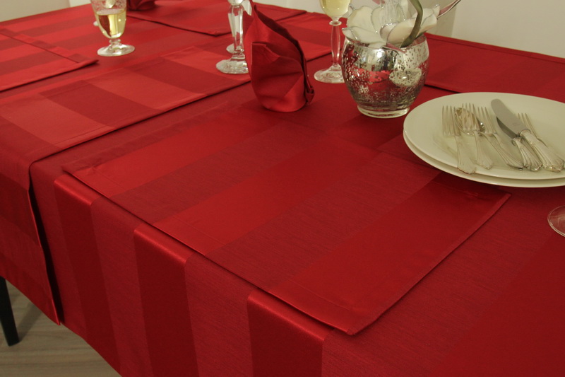 Tischset Rubinrot seidig glänzend Streifen Größe 30x48 cm