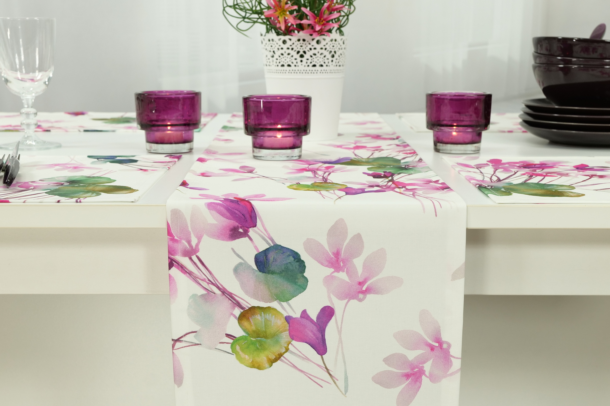 Tischläufer abwaschbar Muster Magnolie Breite 30 cm