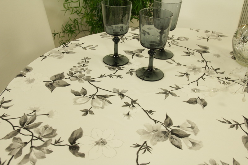 Tischdecke weiß mit Blumenmuster schwarz Breite 110 cm OVAL