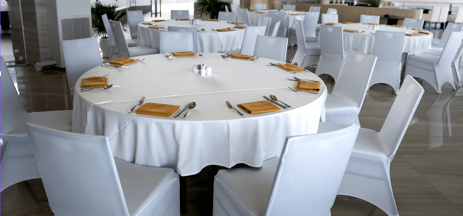 Weiße Tischdecken für die Gastronomie bei Tischdecken-Shop.de sind eine gute Wahl
