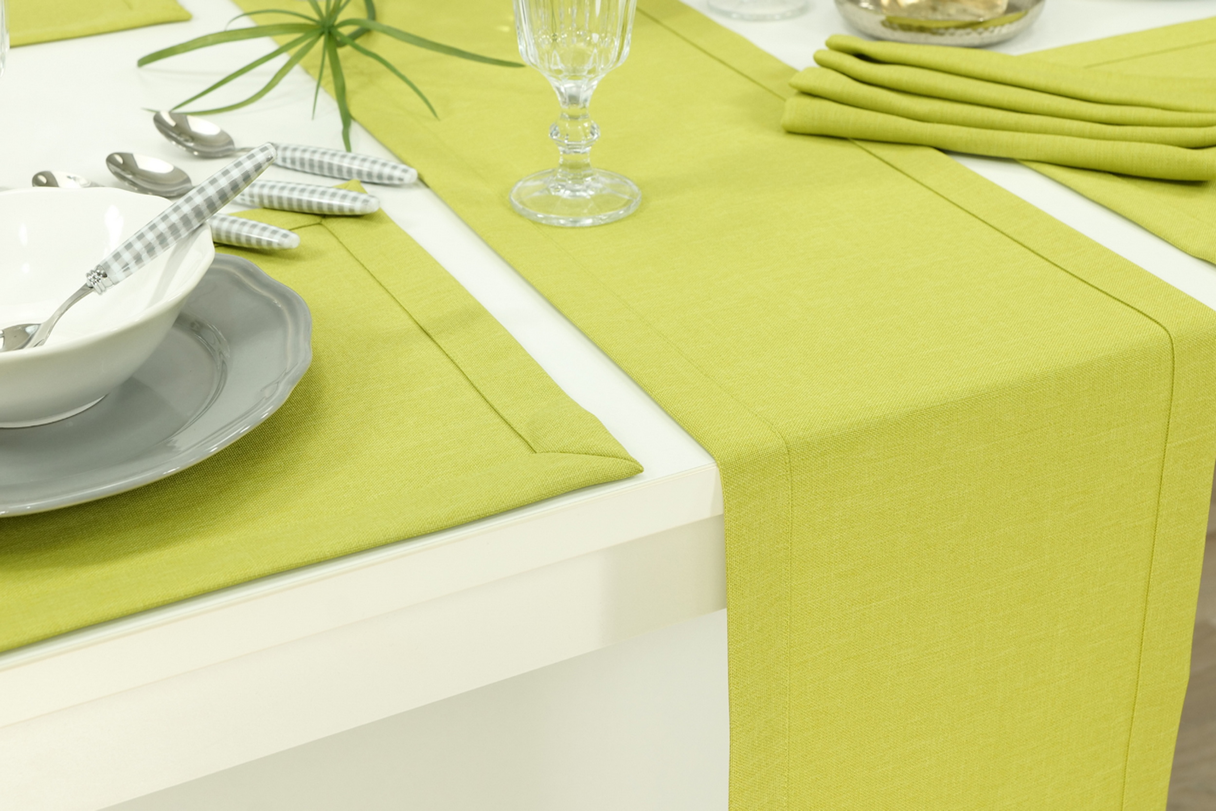 Tischläufer mit Fleckschutz Frühlingsgrün Uni Leinenoptik Valerie Breite 40 cm