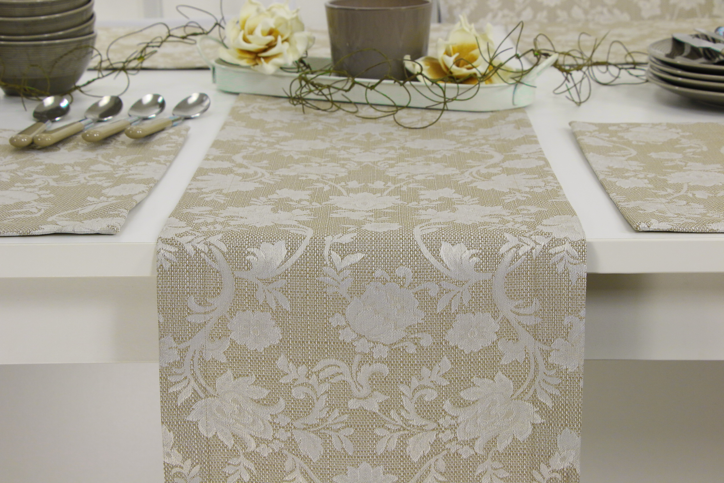 Tischläufer mit Fleckschutz Evita Perlsand Ranke Breite 40 cm
