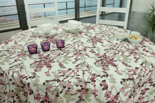Abwaschbare Tischdecke Creme Altrosa Blüten Petalos ab Ø 80 cm bis 138 cm RUND
