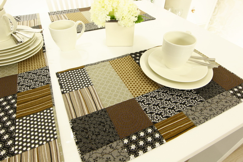 Tischset in Patchwork Design Schwarz Braun Grau Größe 30x48 cm