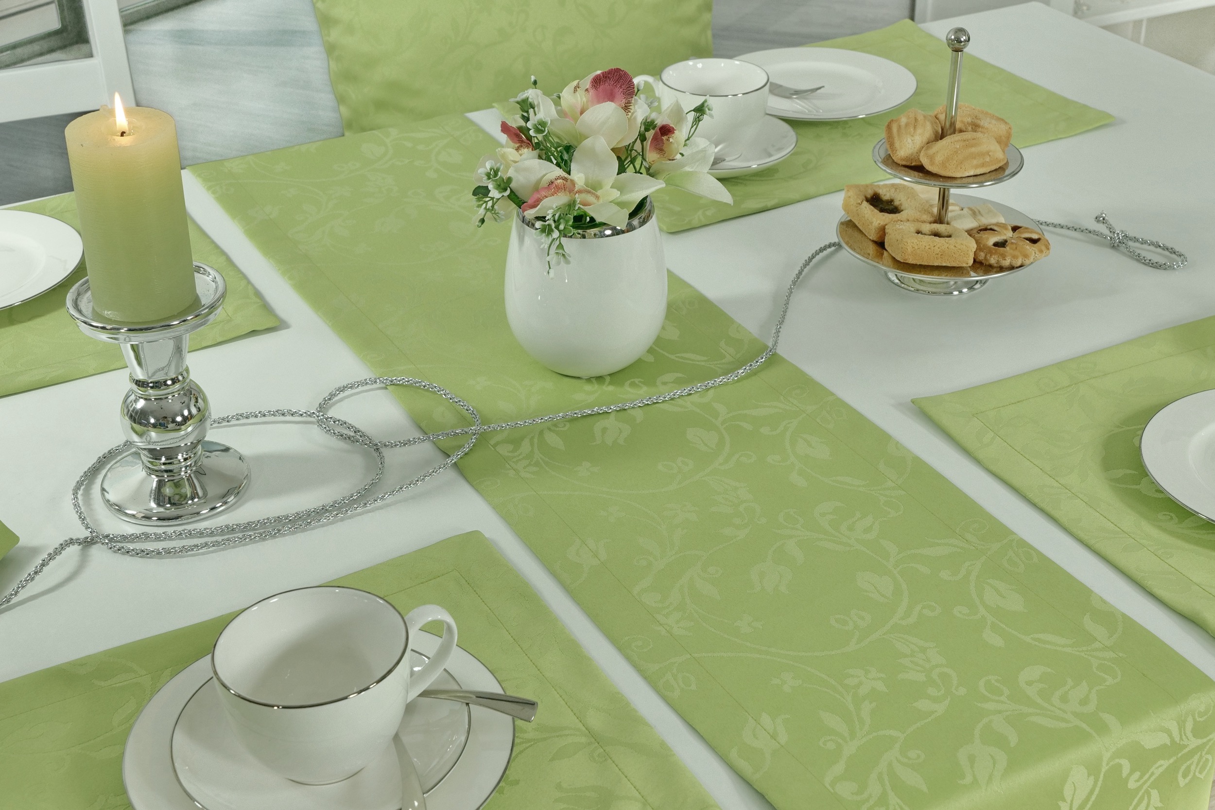 Tischläufer mit Fleckschutz Maigrün Blütenranke Fresh Breite 30 cm