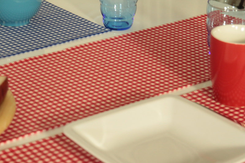 Tischläufer abwaschbar Rot Weiß kleines Karo Friedl Breite 30 cm