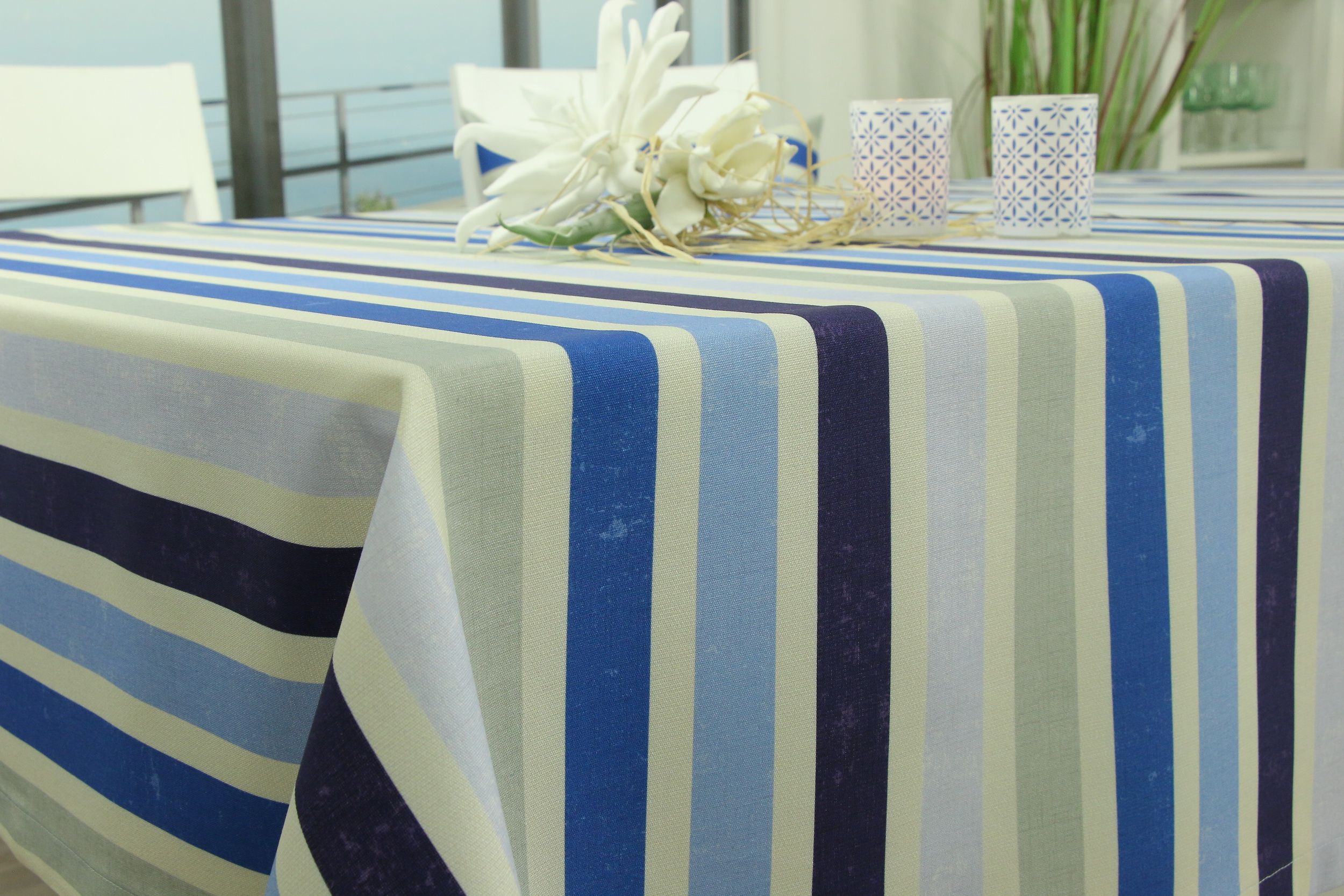 Tischdecke mit Fleckschutz Hellblau Blau gestreift Striscia Breite 150 cm