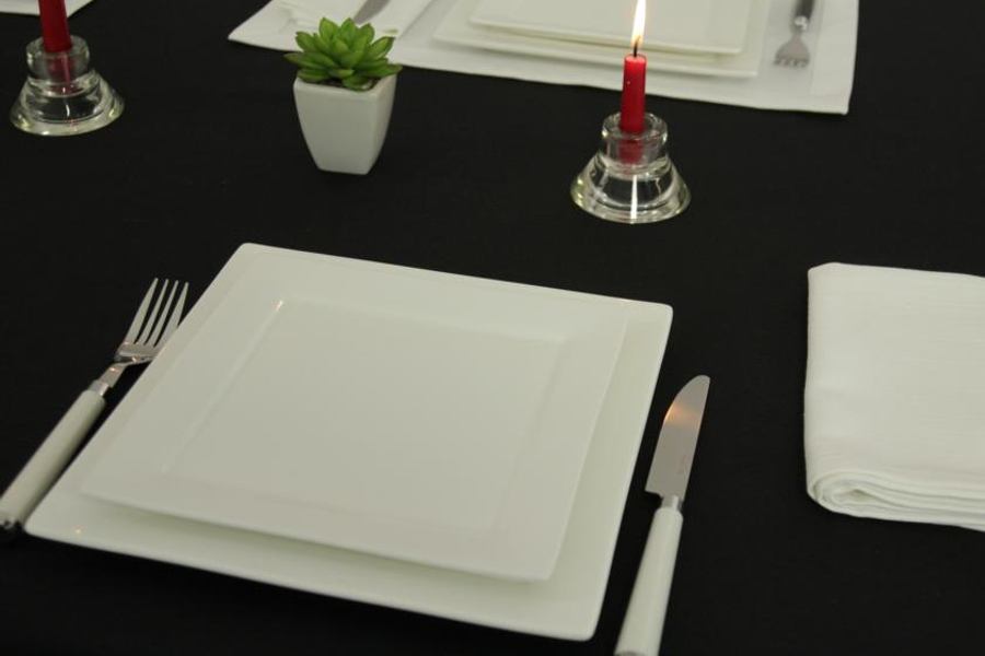 Schwarze Tischwäsche mit FLECKSCHUTZ Nia ab 80x80 bis 200x200 cm QUADRATISCH