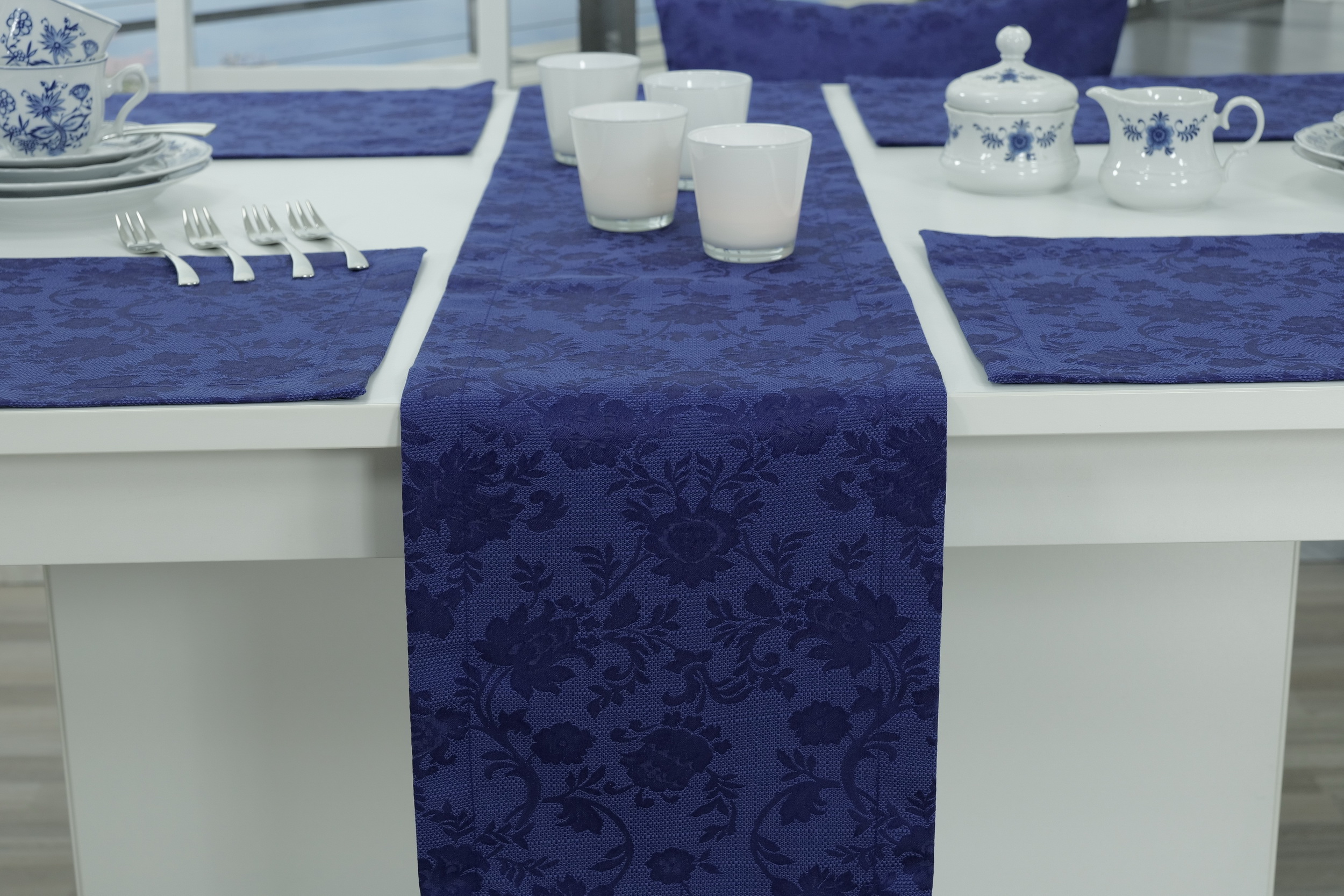 Tischläufer mit Fleckschutz Evita Blau Ranke Breite 40 cm