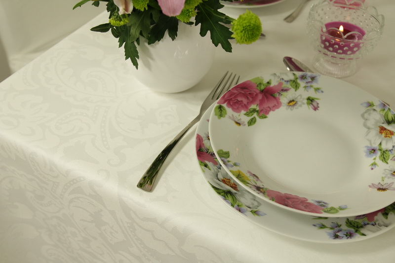 Weiße abwaschbare Tischdecke gemustert Iris Breite 120 cm