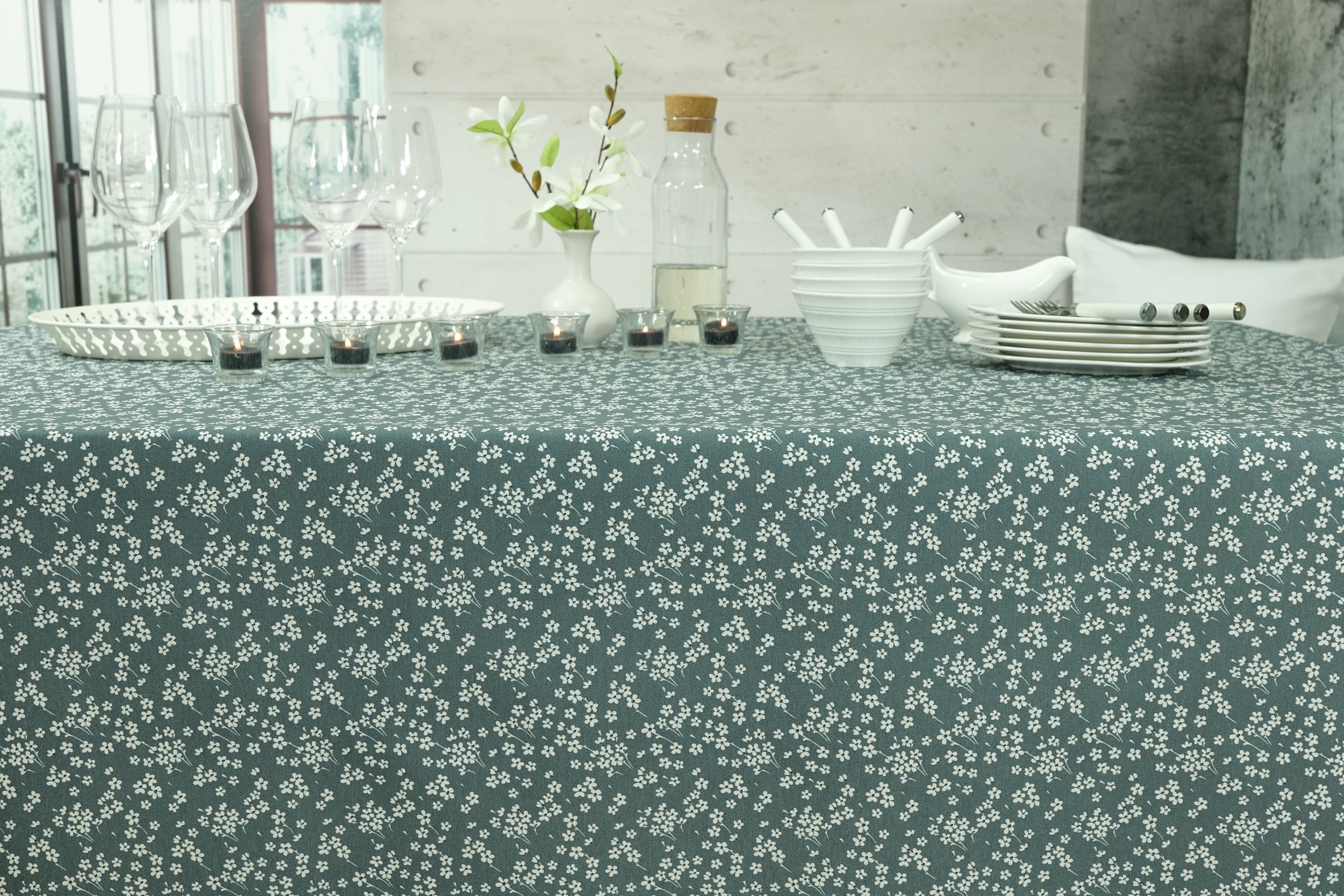 Abwaschbare Tischdecke Graublau Muster Mille Fleur Breite 100 cm