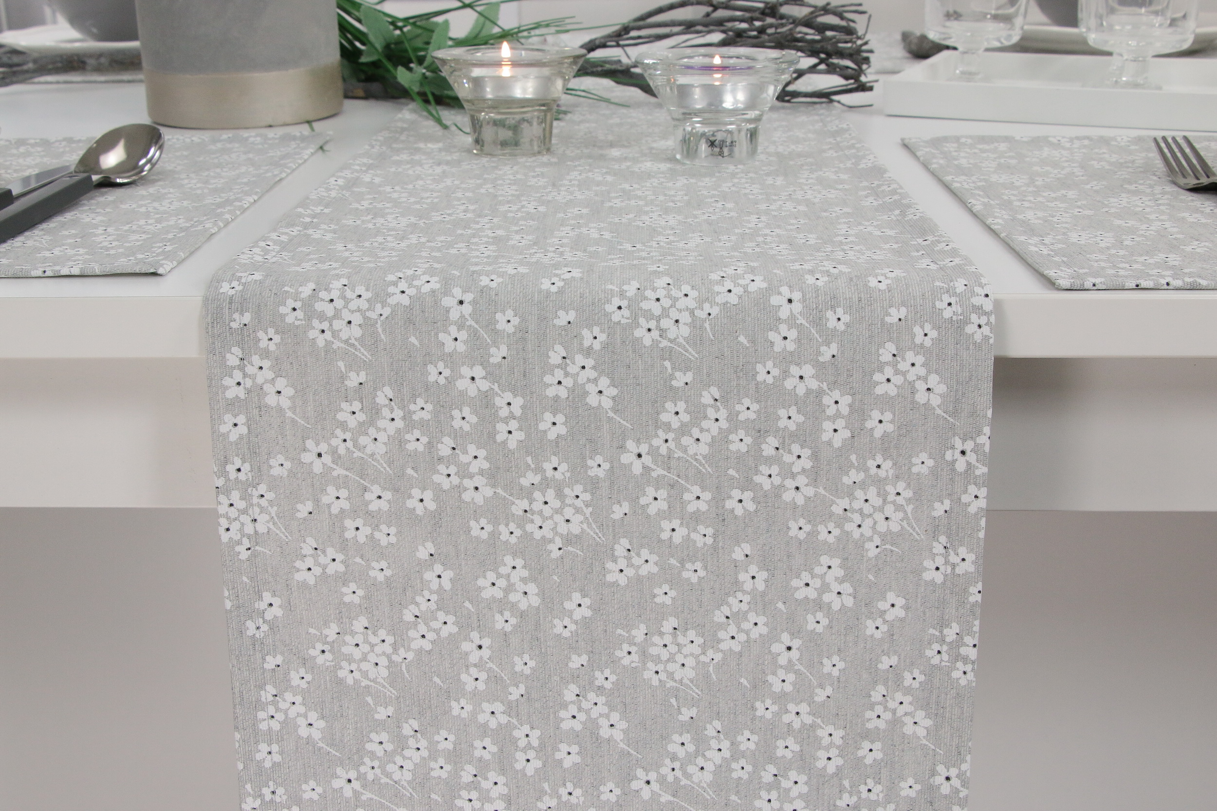 Abwaschbare Tischläufer Grau Muster Mille Fleur Breite 40 cm