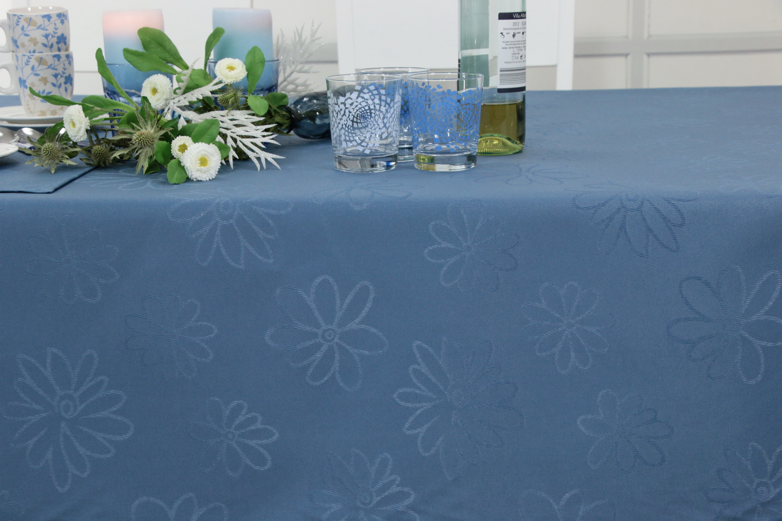 Tischdecke abwaschbar Blau Blumenmuster Mari Breite 138 cm