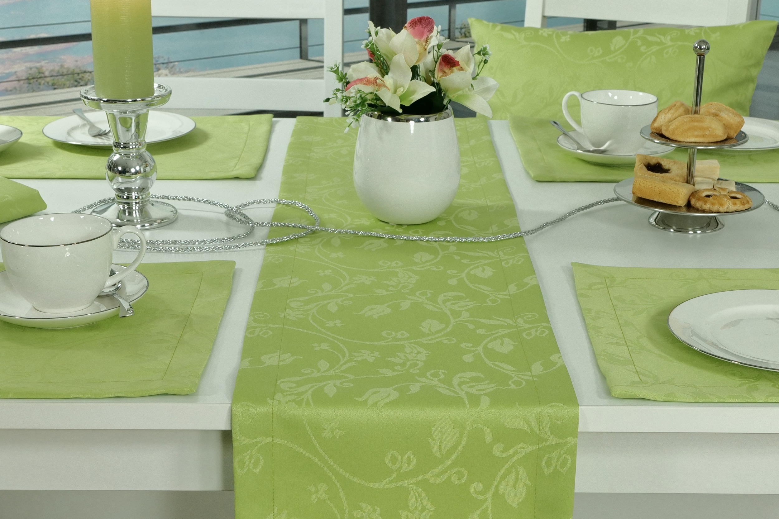 Tischläufer mit Fleckschutz Maigrün Blütenranke Fresh Breite 25 cm
