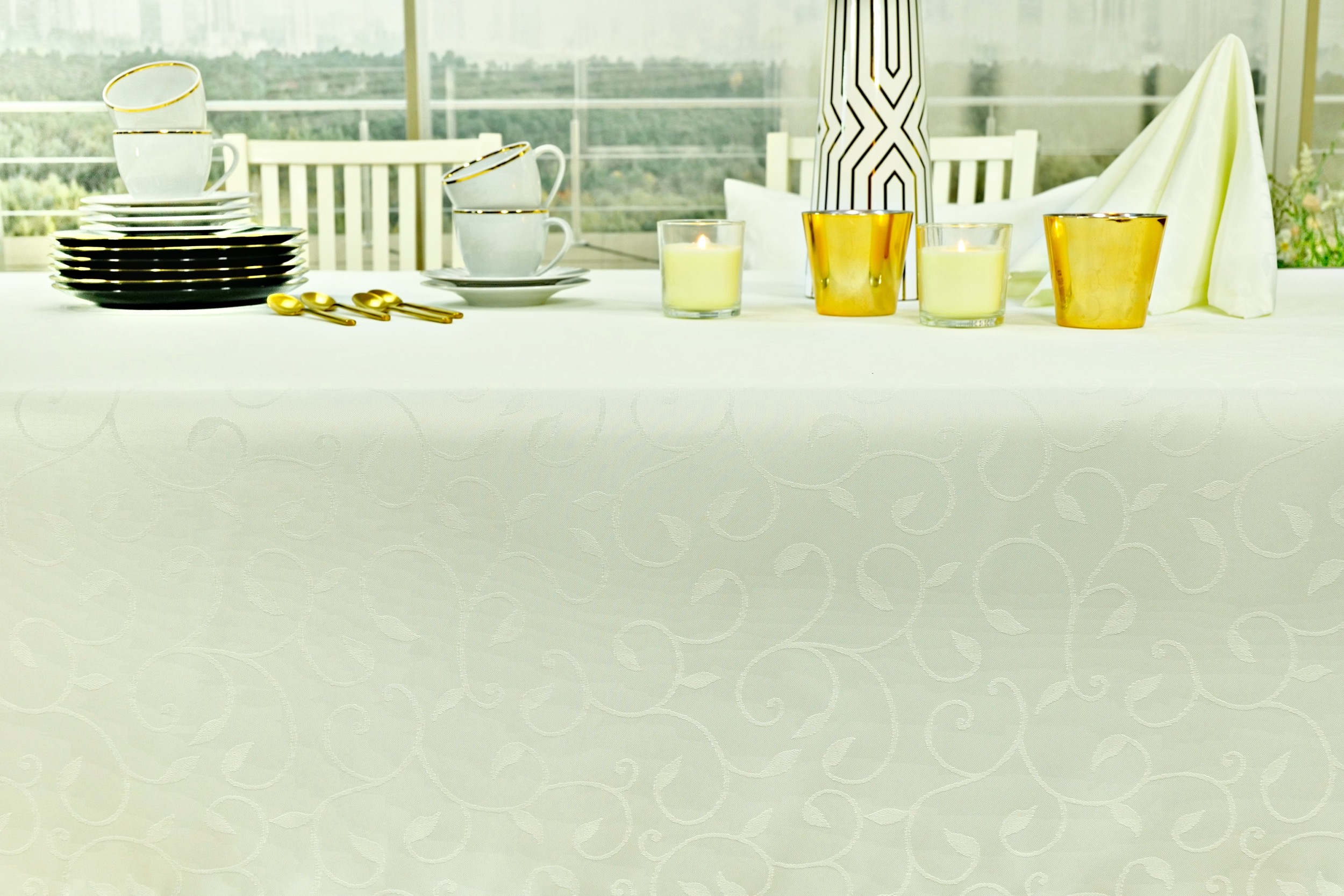 Damast Tischdecke Fleckschutz champagner mit Muster Breite 130 cm