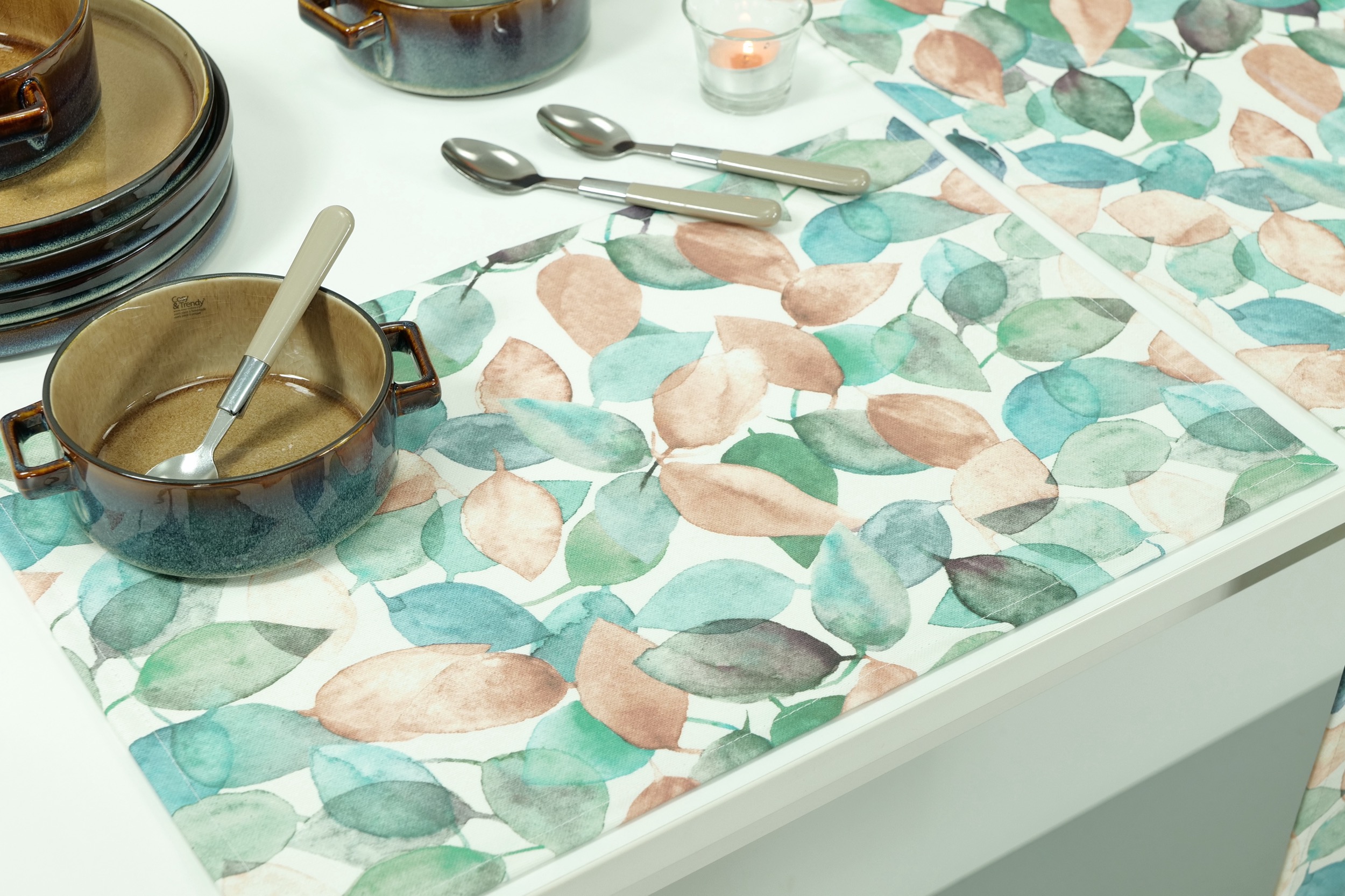 Tischset abwaschbar bunte Blätter Muster Amalfi Größe 30x48 cm Platzset