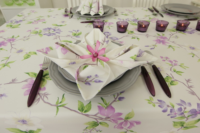 Stoffserviette Floral mit Lavendel Blumen Größe 50x50 cm