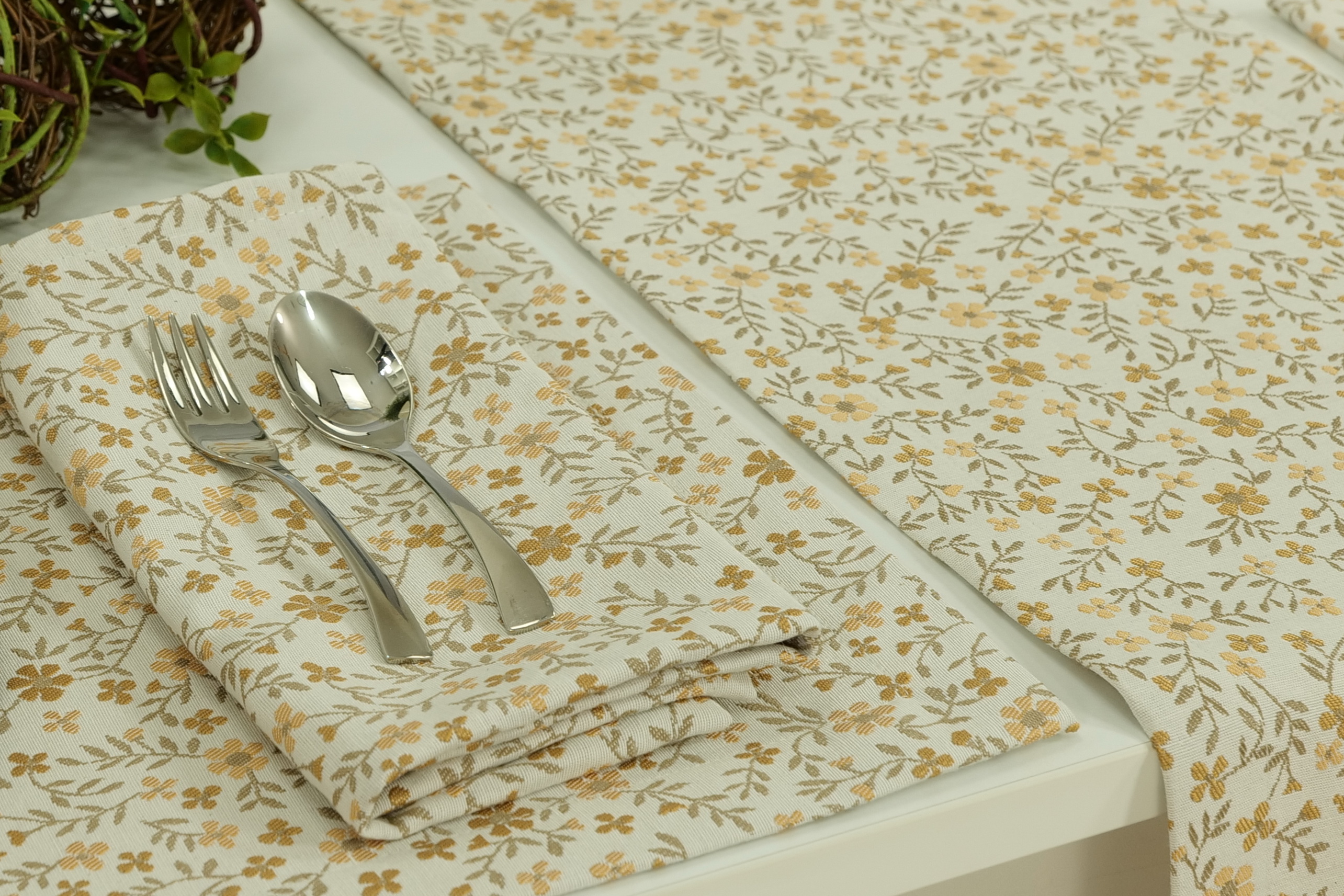 Tischset gemustert Blumen Gelbgold Fiorito Größe 32x42 cm Platzset