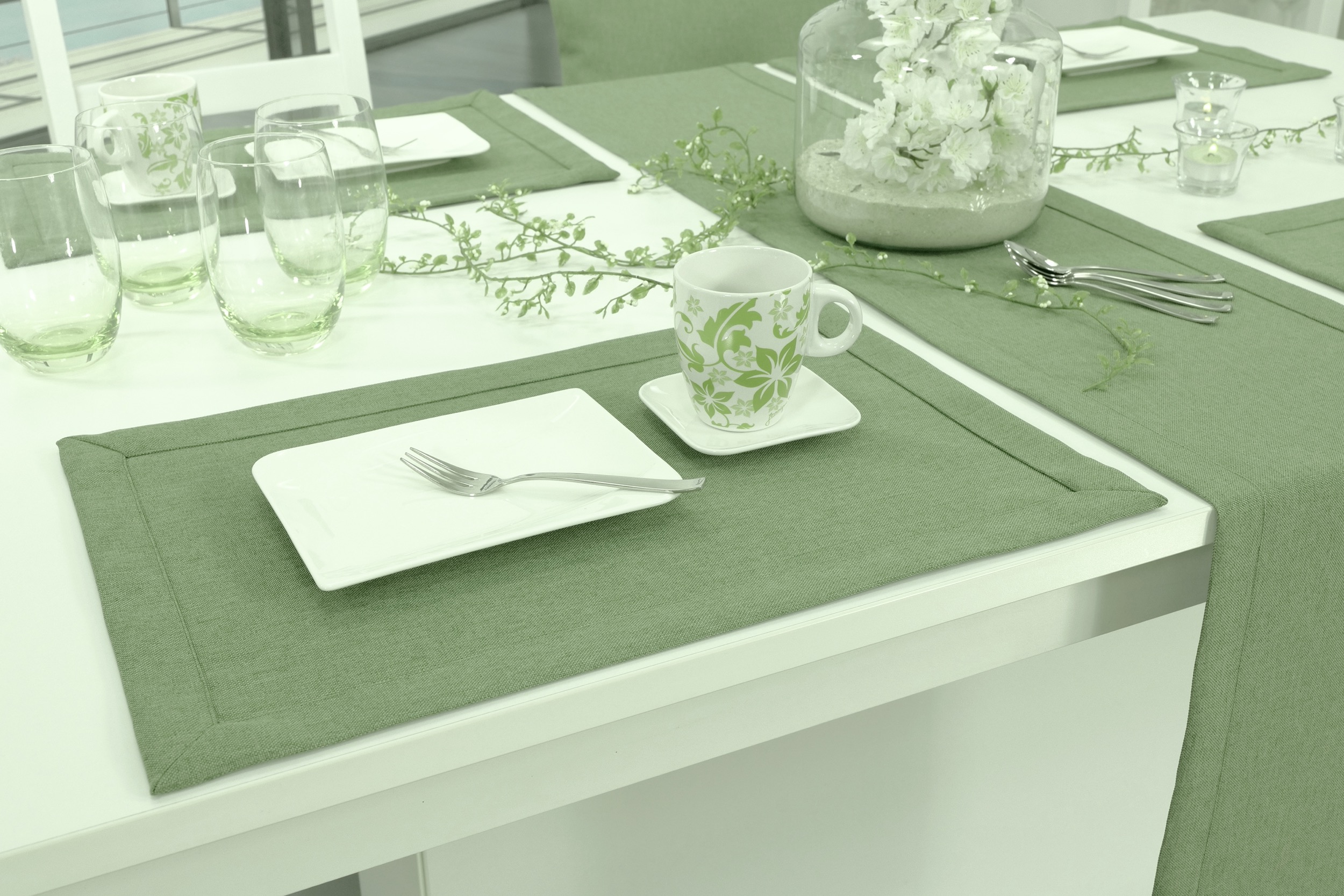 Edle Tischläufer Grün einfarbig Peony Breite 30 cm