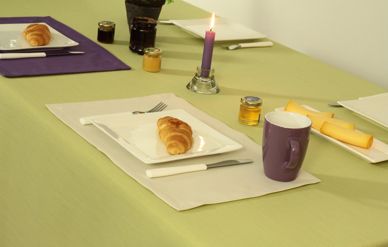 Tischdecke mit FLECKSCHUTZ Lindgrün RATJANA Breite 100 cm