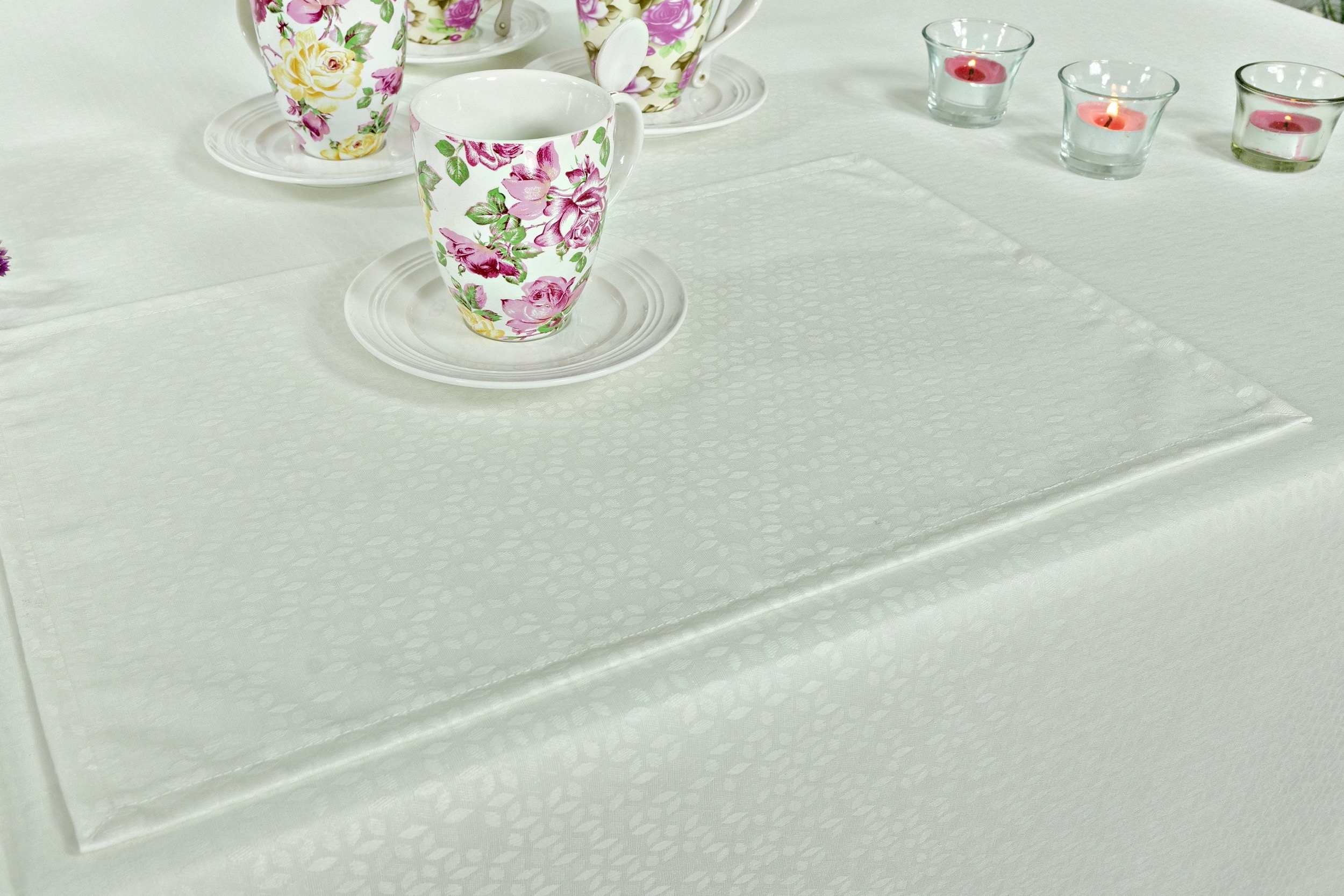 Tischset abwaschbar Weiß gemustert Fleuret Größe 32x42 cm Platzset