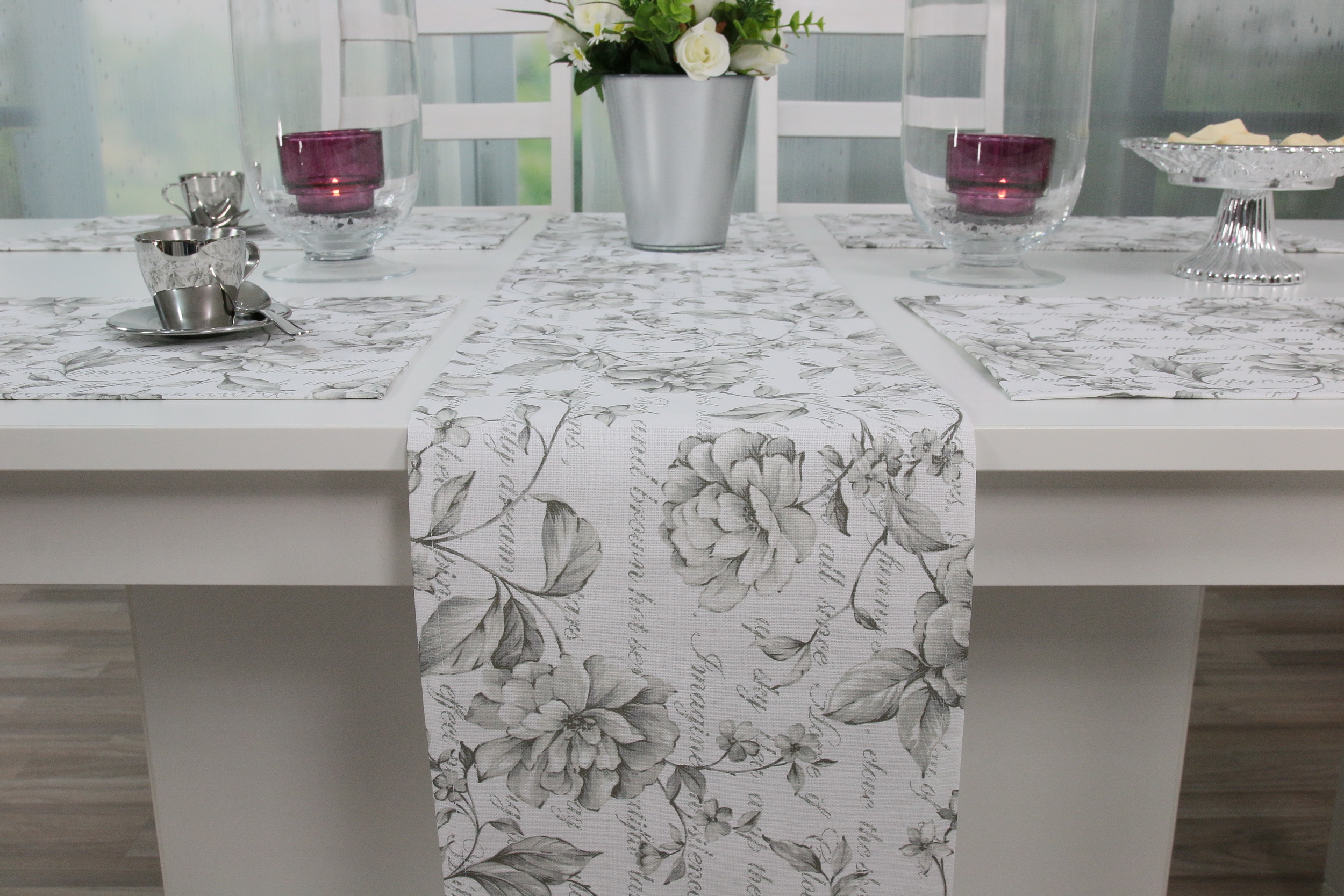 Abwaschbarer Tischläufer Grau Weiß Blume Breite 30 cm