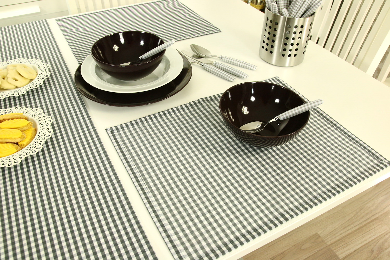 Tischset abwaschbar Grau Weiß kleines Karo Größe 32x42 cm