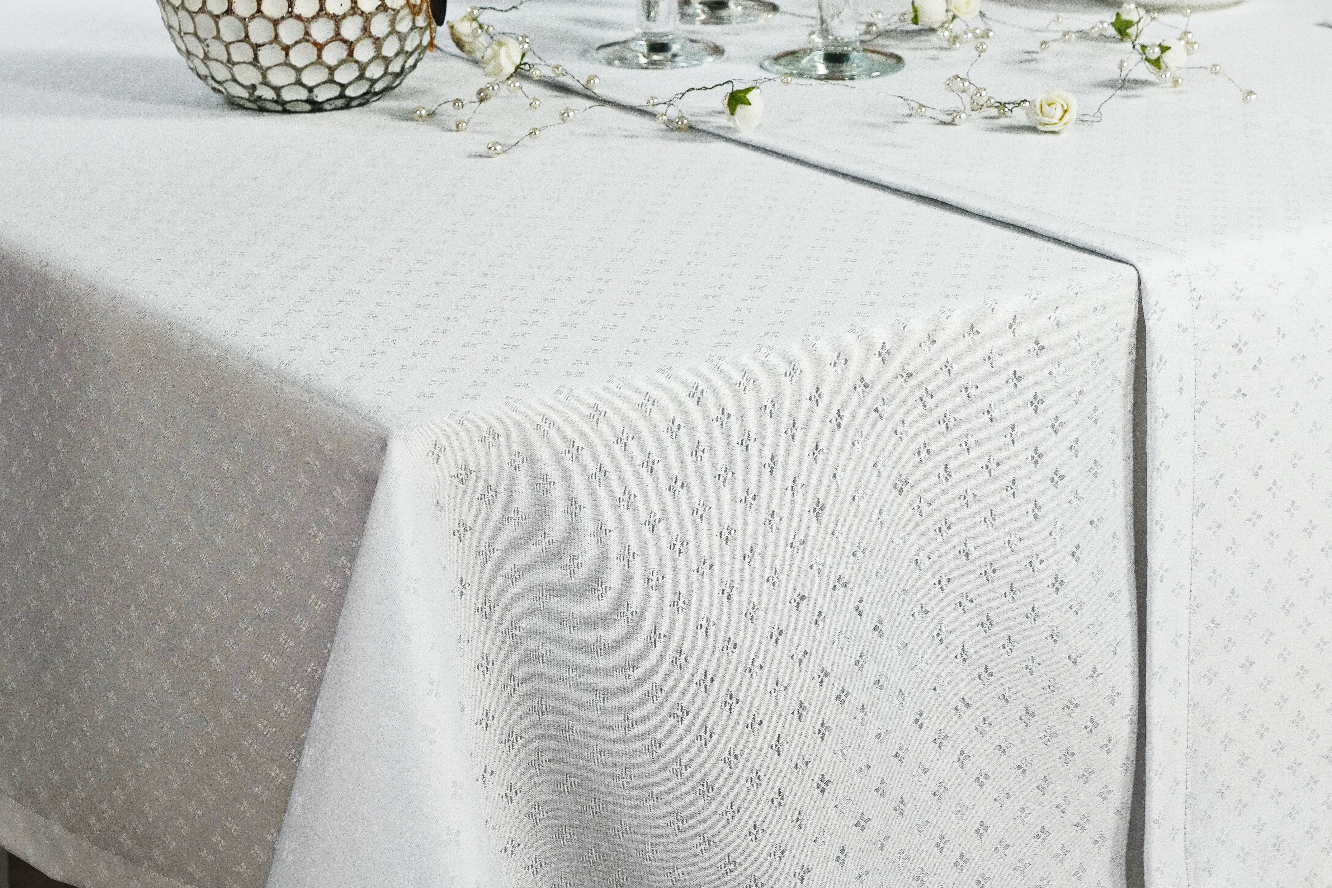 Weiße Tischdecke Feines Muster mit Fleckschutz Fiori ab 80x80 cm - 200x200 cm QUADRATISCH