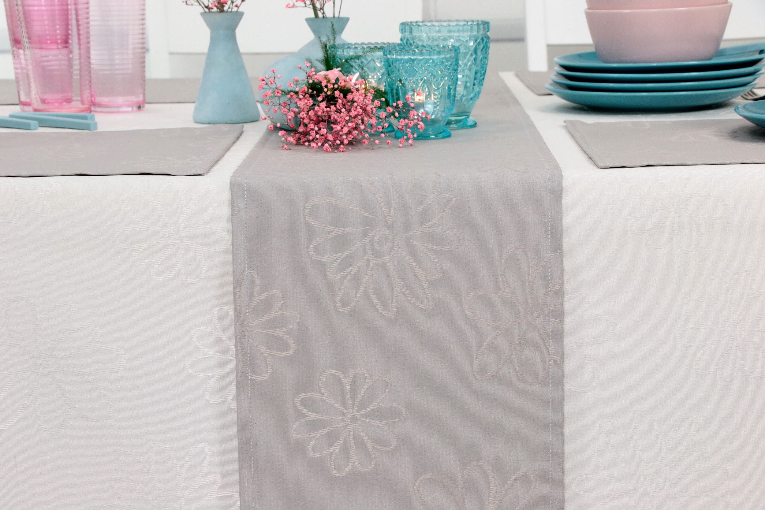 Tischläufer abwaschbar Grau Taupe Blumenmuster Mari Breite 25 cm