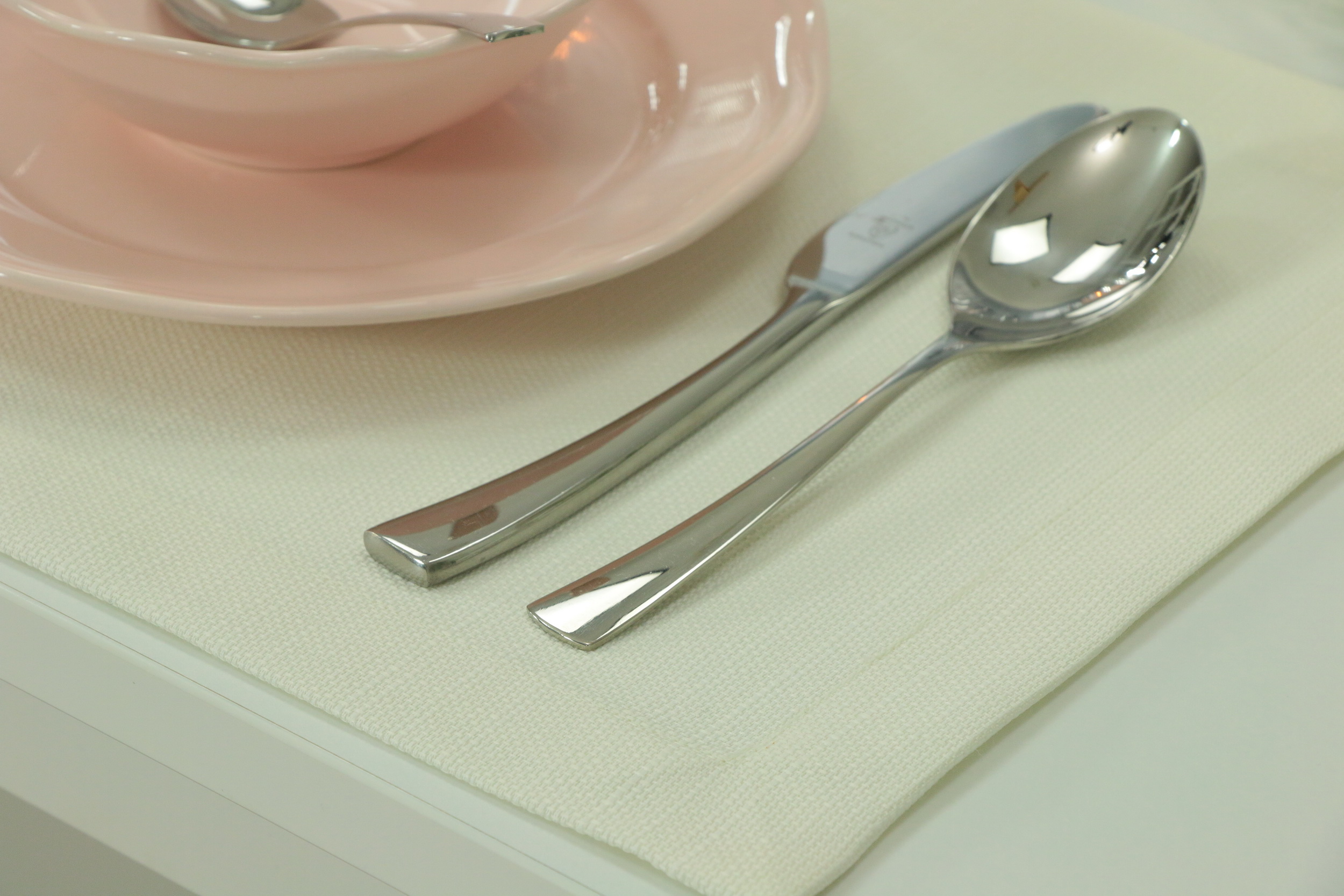 Tischset mit Fleckschutz Evita Perlcreme uni Größe 30x48 cm Platzset