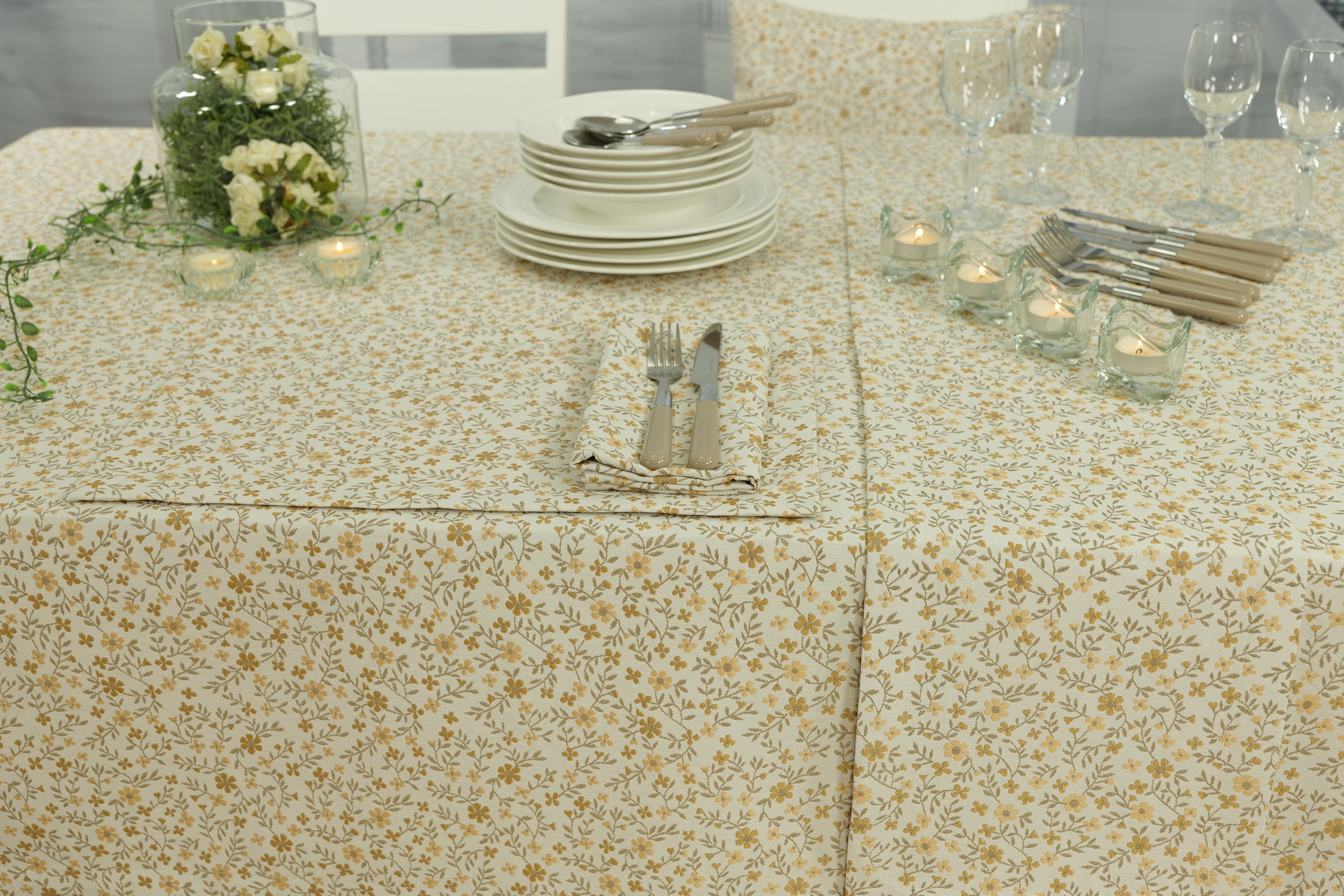 Tischdecke gemustert Blumen Gelbgold Fiorito Breite 100 cm