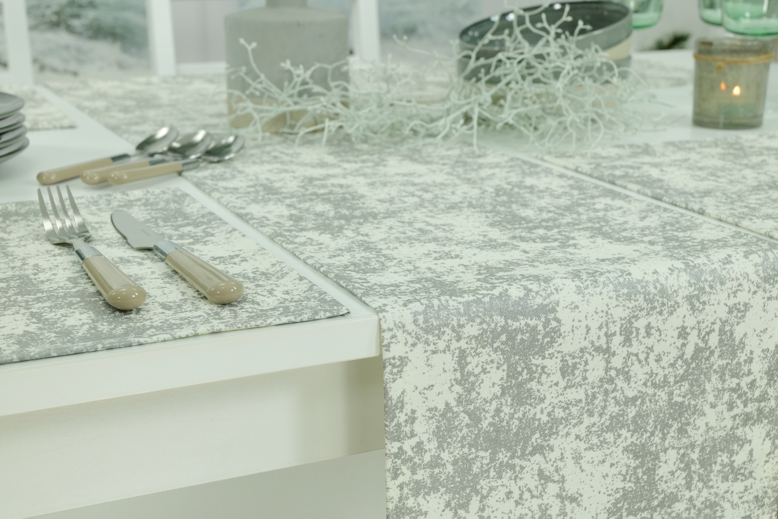 Abwaschbare Tischläufer Creme Siber marmoriert Thasos Breite 40 cm