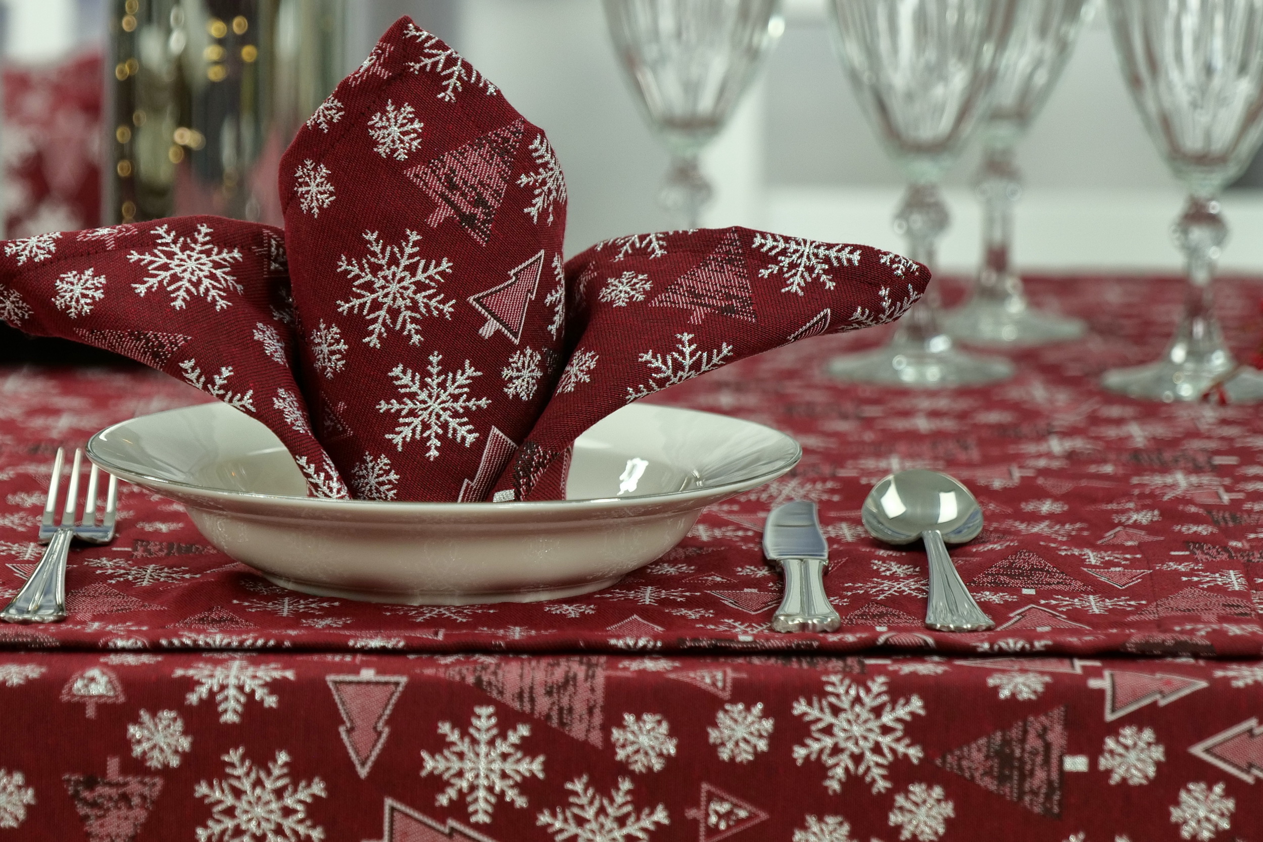 Weihnachtstischdecke Bordeaux Rot Silber Muster Festlichkeit Breite 90 cm
