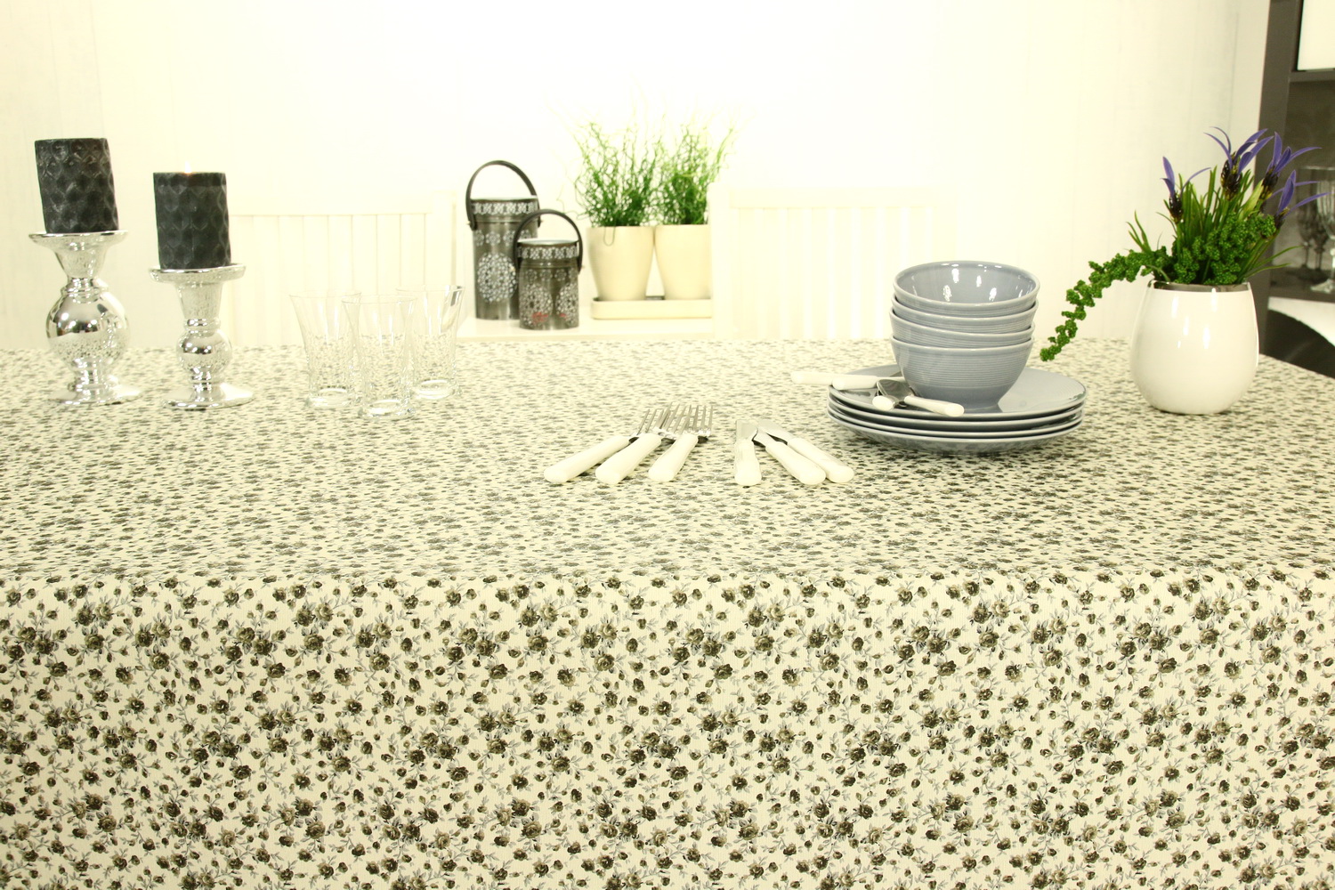 Tischdecke abwaschbar Grau Weiß kleine Blümchen Breite 150 cm