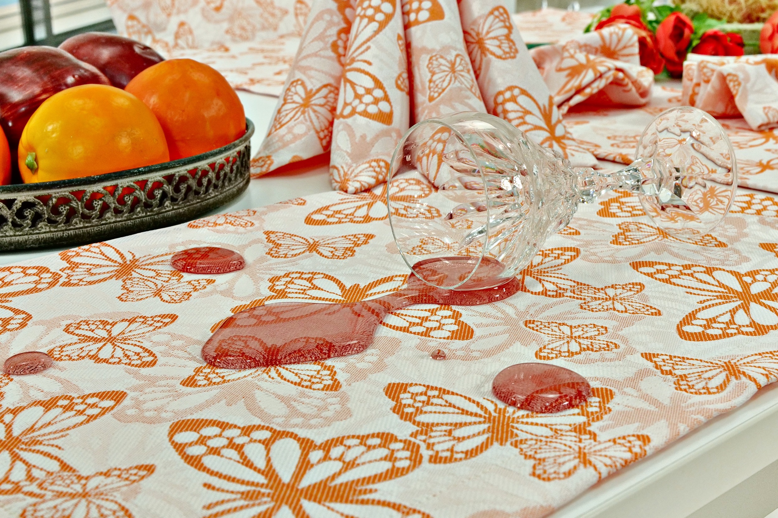 Fleckgeschützte Tischdecke Weiß Orange Muster Springtime Breite 150 cm