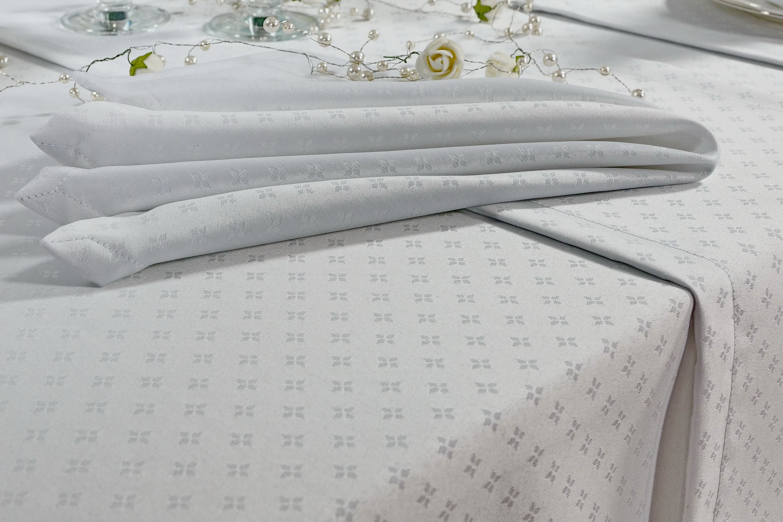 Weiße Stoffserviette Feines Muster mit Fleckschutz Fiori Größe 50x50 cm