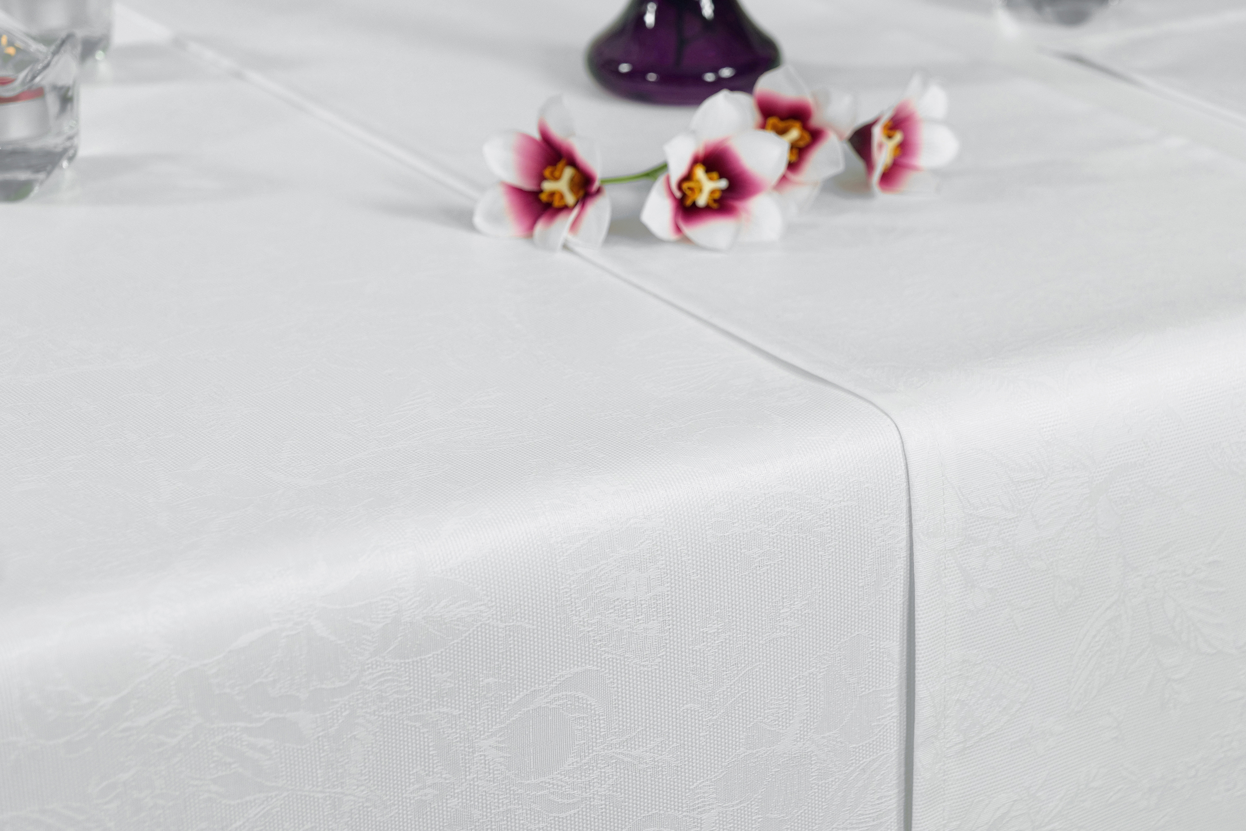 Tischläufer abwaschbar Weiß gemustert Helen Breite 40 cm
