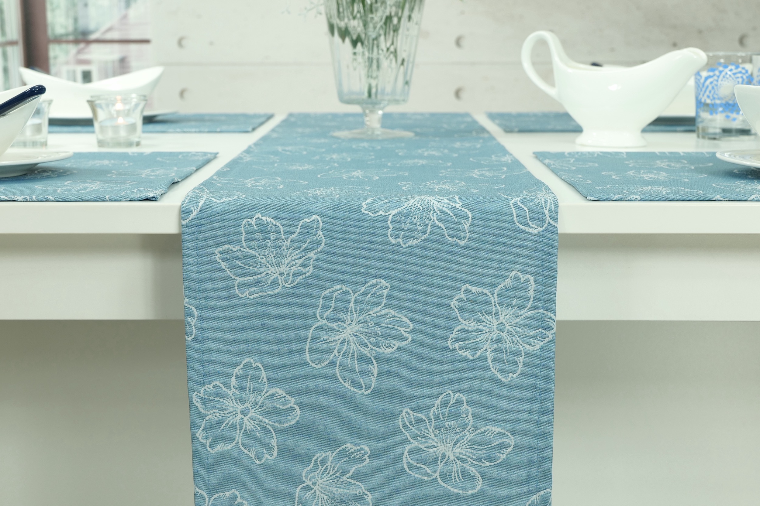 Tischläufer abwaschbar Blau Muster Blumen Adele Breite 25 cm