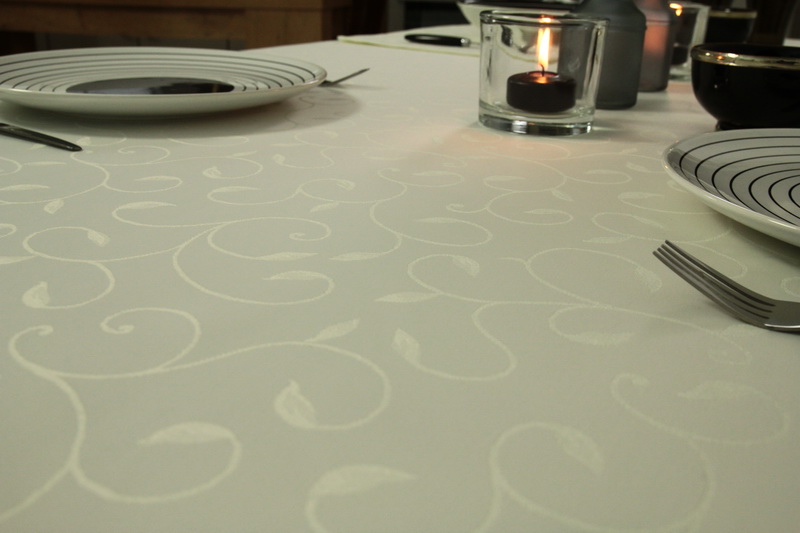 Damast Tischdecke Fleckschutz champagner mit Muster Breite 110 cm