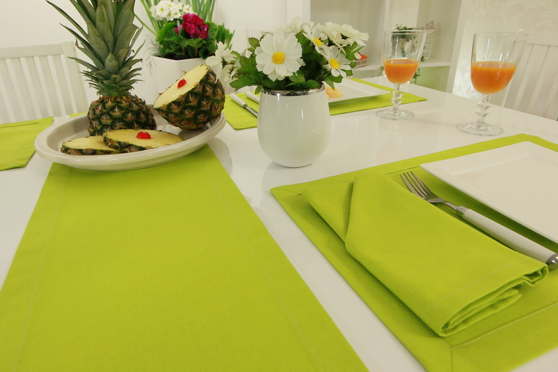 Tischläufer Frühlingsgrün uni Breite 30 cm 