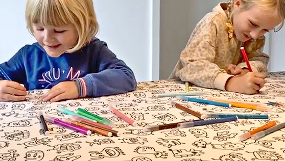Ausmalbare Tischdecke für Kinder mit 12 Markenfilzstifte Breite 120 cm