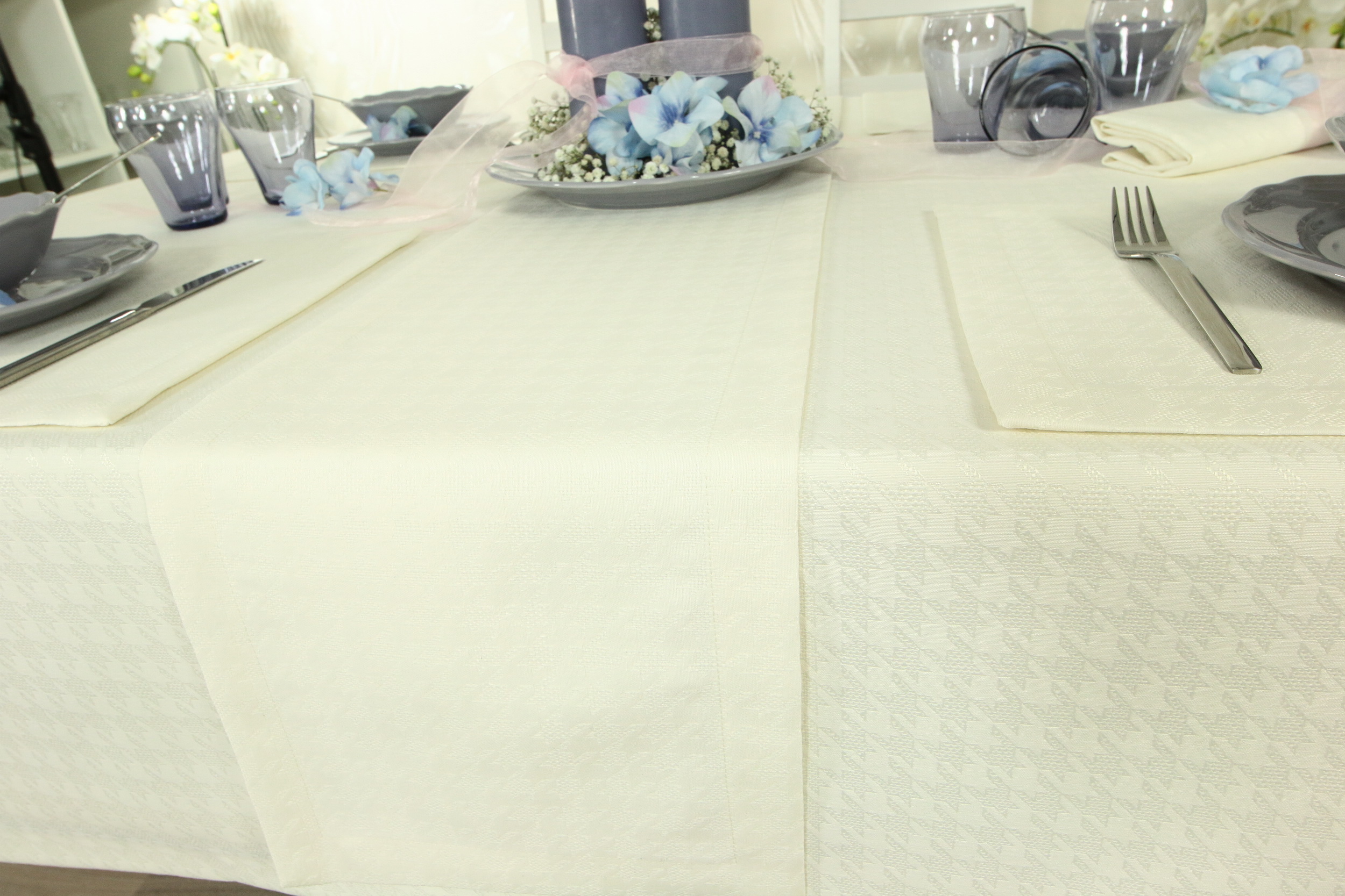 Tischläufer mit Fleckschutz Evita Perlcreme Muster Breite 25 cm