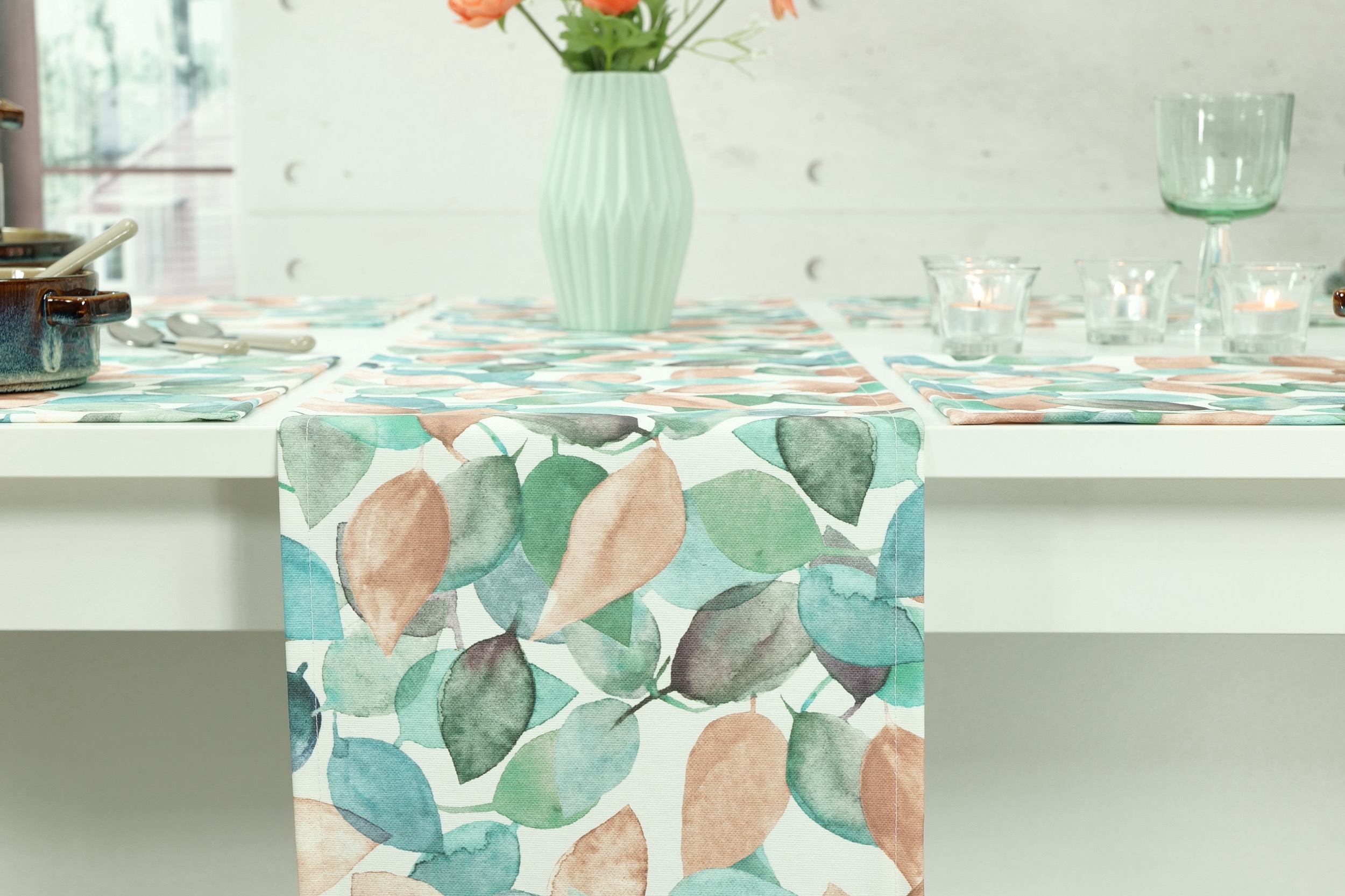 Tischläufer abwaschbar bunte Blätter Muster Amalfi Breite 25 cm