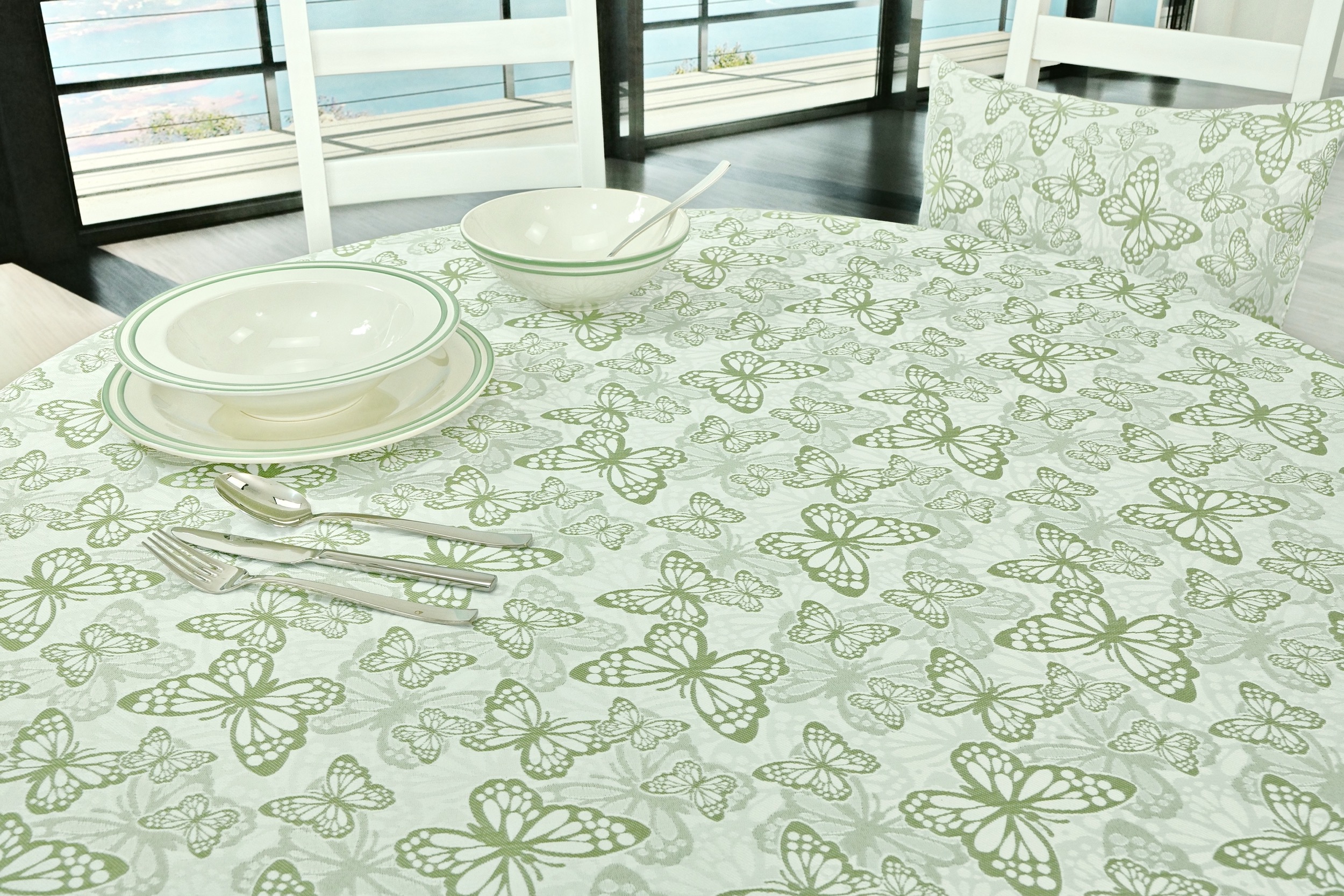 Fleckgeschützte Tischdecke Weiß Grün Muster Springtime Breite 110 cm OVAL